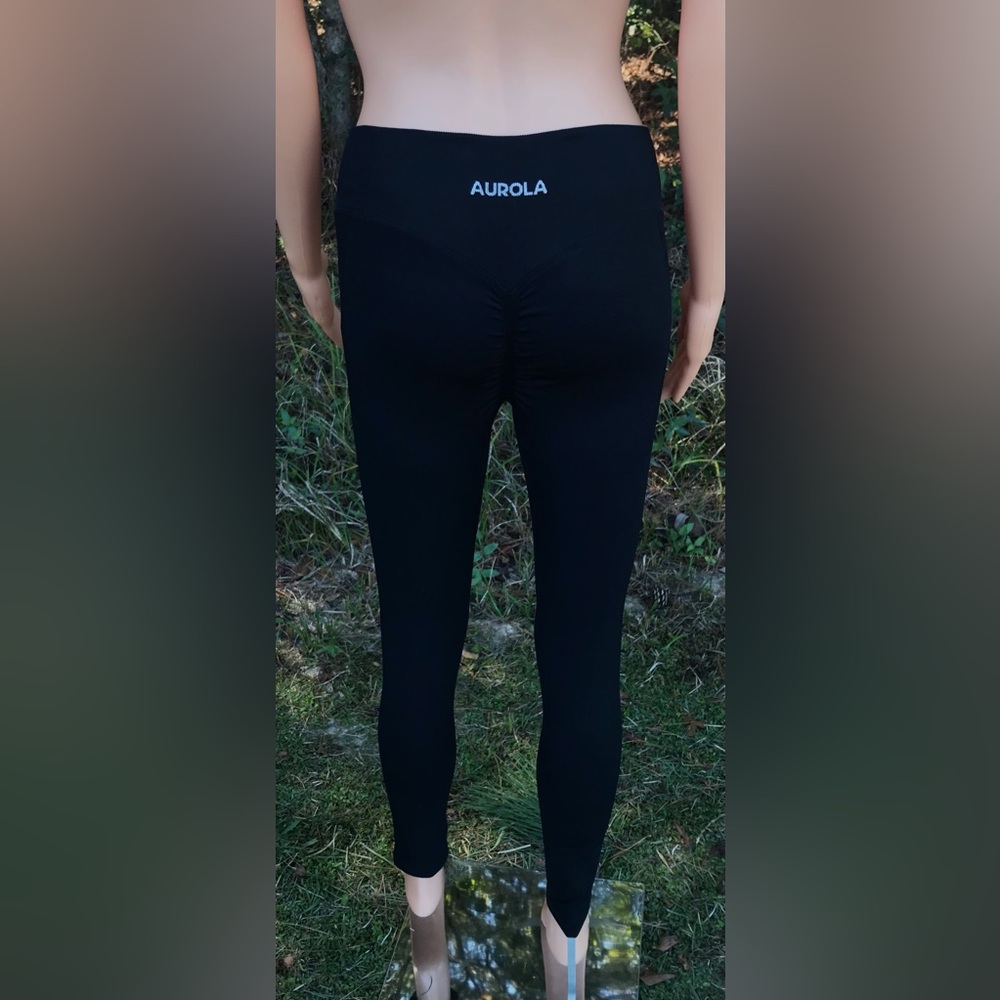 NWOT Aurola Leggings